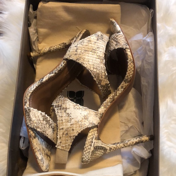 BCBG MAXAZRIA SANDALS - Picture 5 of 9